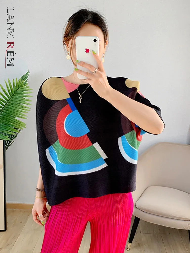 

LANMREM Pleated Top Black 2024 Summer New Three Quarter Batwing Sleeve Loose Round Neck Printed T-shirts For Female 2C2051