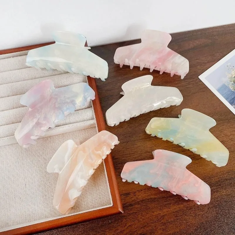 

Acetate Gradient Hair Clip for Woman Sweet Elegant Temperament Back of The Head Shark Clip Fashion Girl Hair Clamp