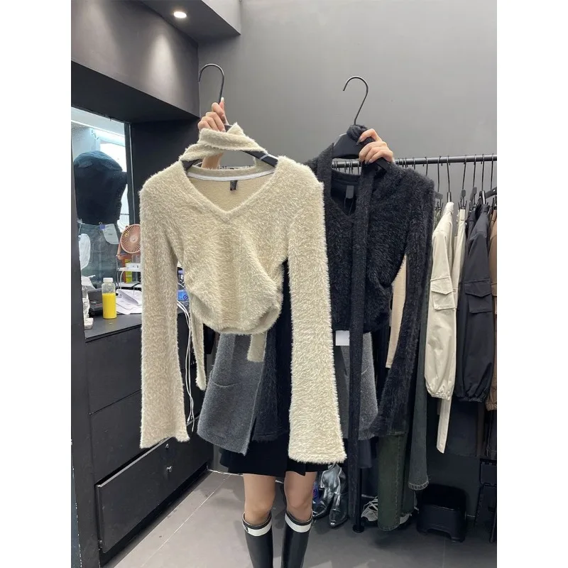 

Fashion Women's 2025 Autumn and Winter Fashionable V-neck Solid Color Slim Fit Versatile Short Shoulder Pad Long-sleeved Sweater