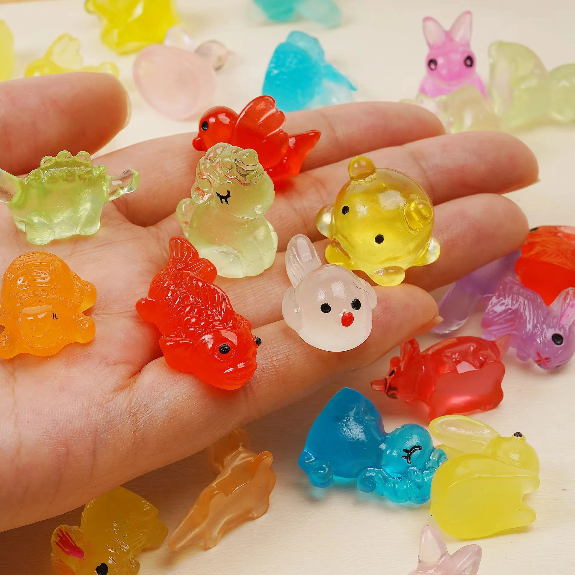 

100 PCS Luminous Mini Resin Animals Miniatures Glow In The Garden Dark Micro Landscape Ornament To Hide Small Animal Figures