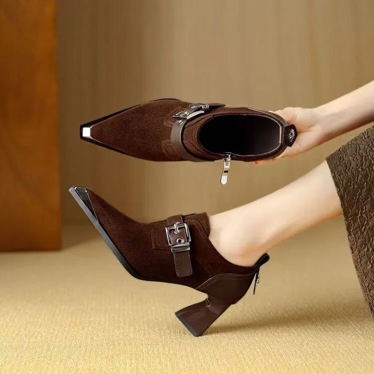 

Ретро и модная женская обувь с металлической головкой, толстый каблук, одинарная обувь с глубоким отверстием, пряжка ремня нового стиля 2025 года, элегантные высокие каблуки
