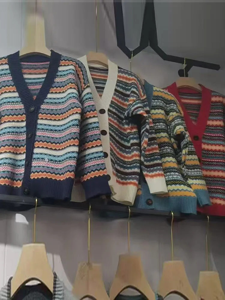 Gestrickter Gerippter V-Ausschnitt Jacquard-Cardigan für Damen, Eleganter Langarm-Cardigan mit Einzelknopfleiste, Paneelen und Loser Passform, Schicke Damen-Streetwear – Detail 2