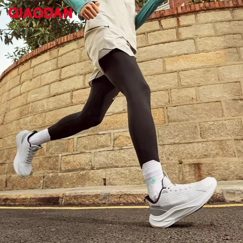 QIAODAN 남성용 러닝화 2025 가을 가죽 방수 출퇴근용 스니커즈 부드러운 밑창 블랙 논슬립 스포츠화 QXB023254234