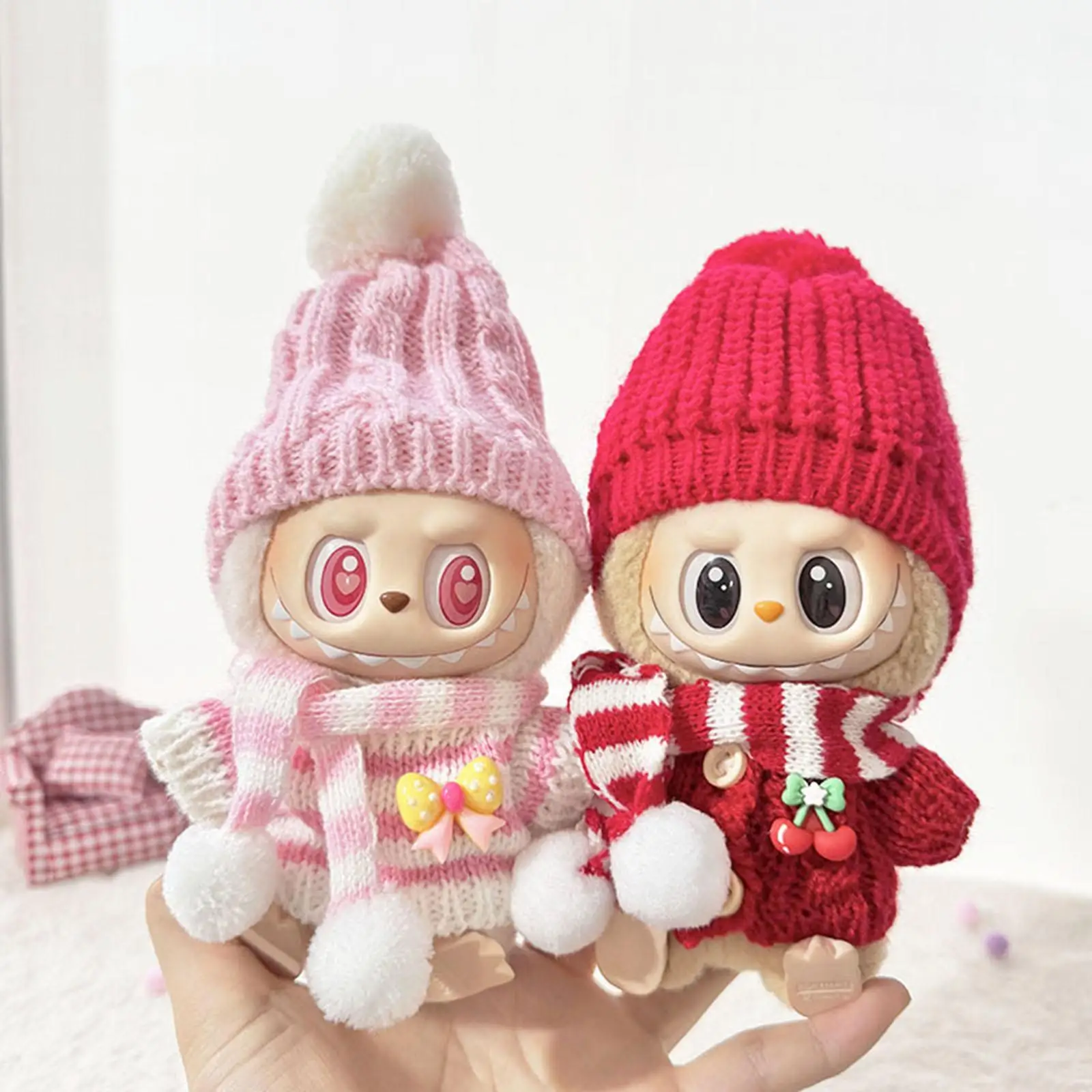 17 センチメートルファッションドールセーターセット布ドレス帽子スカーフ小さな人形の衣装女の子男の子コレクターのため