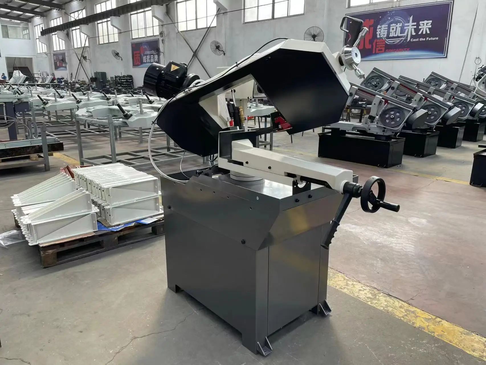 

Small Mini China Electric Cutting Pipe Steel Manual Metal Cutting Band Saw Machine