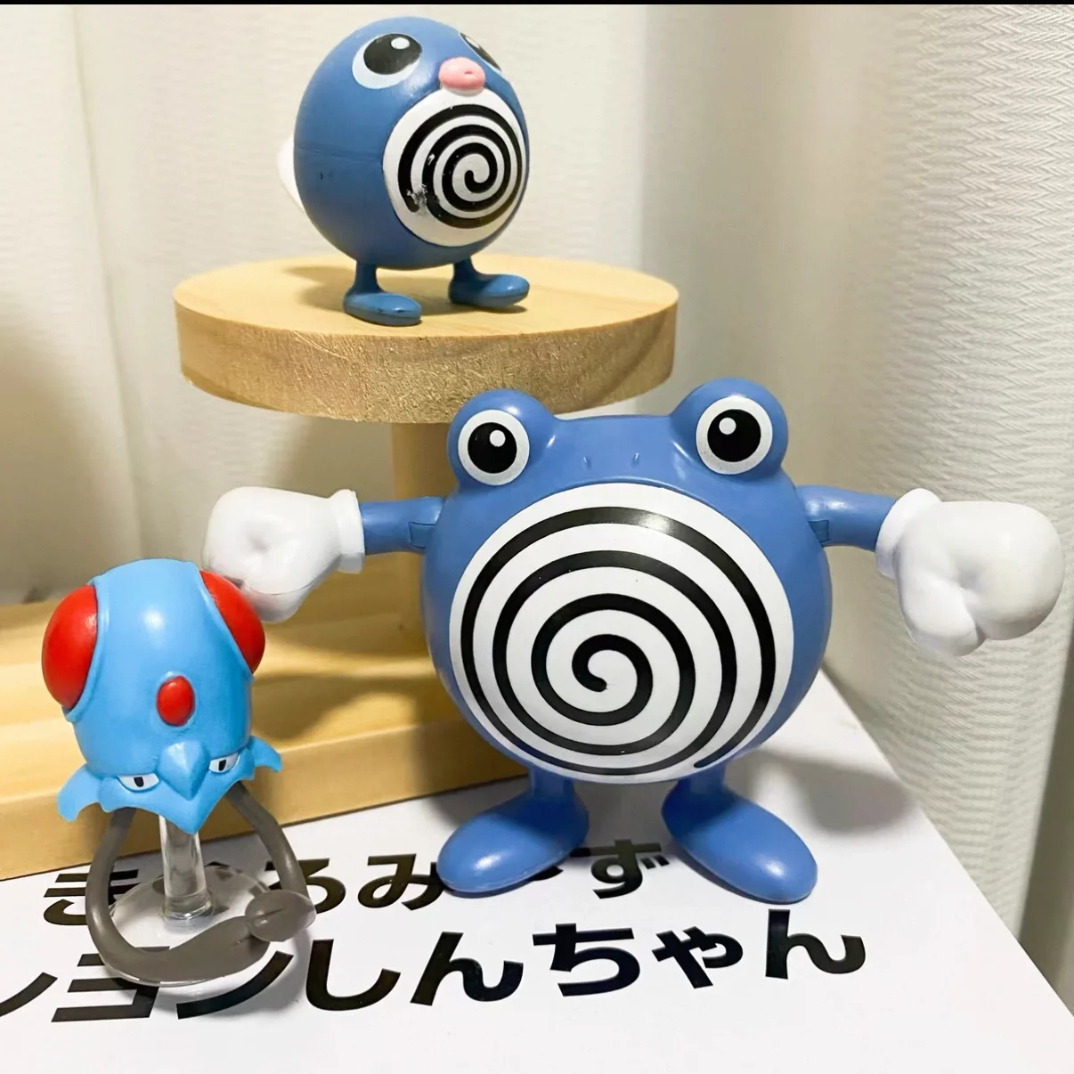 Cartoon Pkm Poliwhirl Figur Blauer Spiralbauchfrosch Actionfiguren Anime Modell PVC Sammlerstück Desktop-Ornament Statue Spielzeug Geschenk