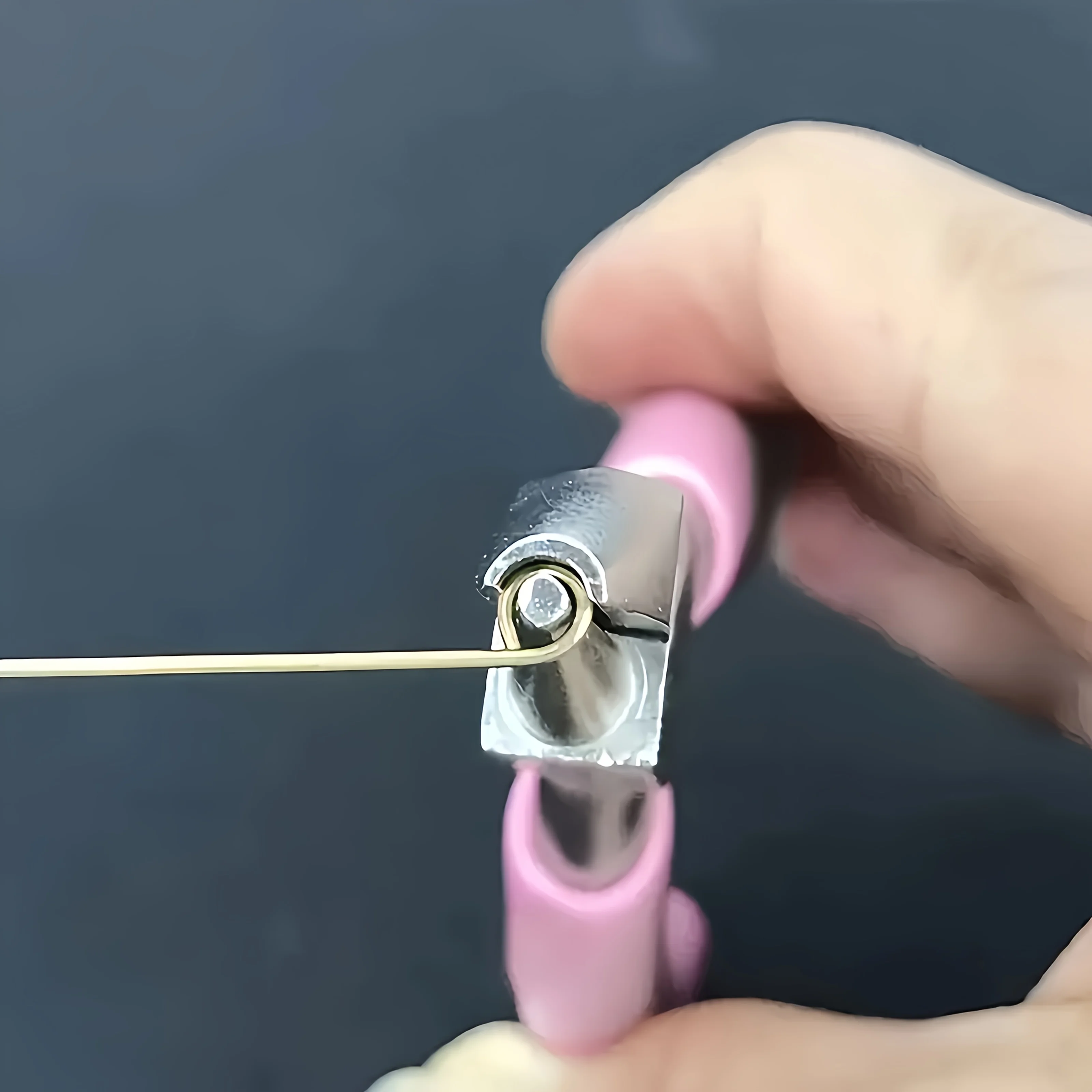 1 Piece Pink Needle-Nose Pliers, Multifunctional and Durable Metal Manual Needle-Nose Pliers for Handmade Jewelry Renovation, Metal Shaping, Smooth Metal Surface, Easy to Care For, Ergonomic Design