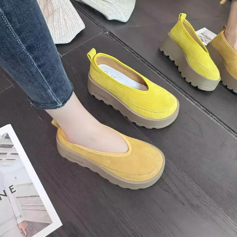 

2025 Spring New Retro Round Head Shallow Mouth Height Increasing Sponge Cake Soft Bottom, One Step Stepping Small Single Shoes