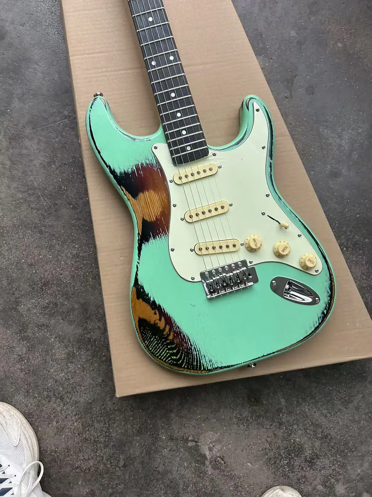 OEM Vintage Heavy Relic Aged Electric Guitar Grass Green Solid Wood 6 Strings Guitar Factory Custom