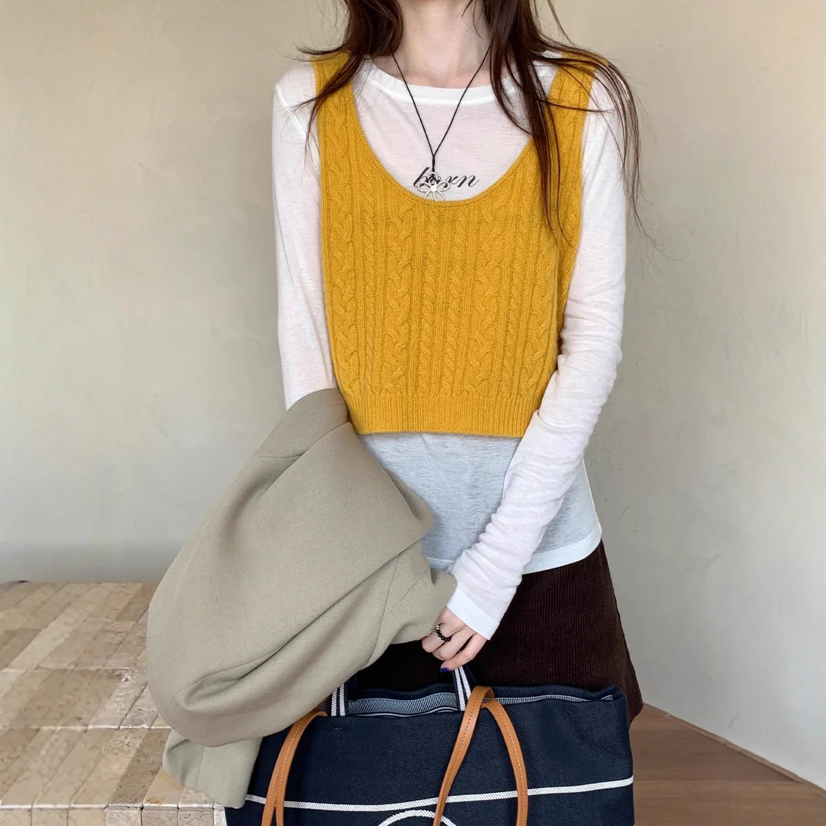 

Женский вязаный жилет из цельношерсти, новый универсальный топ без рукавов осень 2025 г.