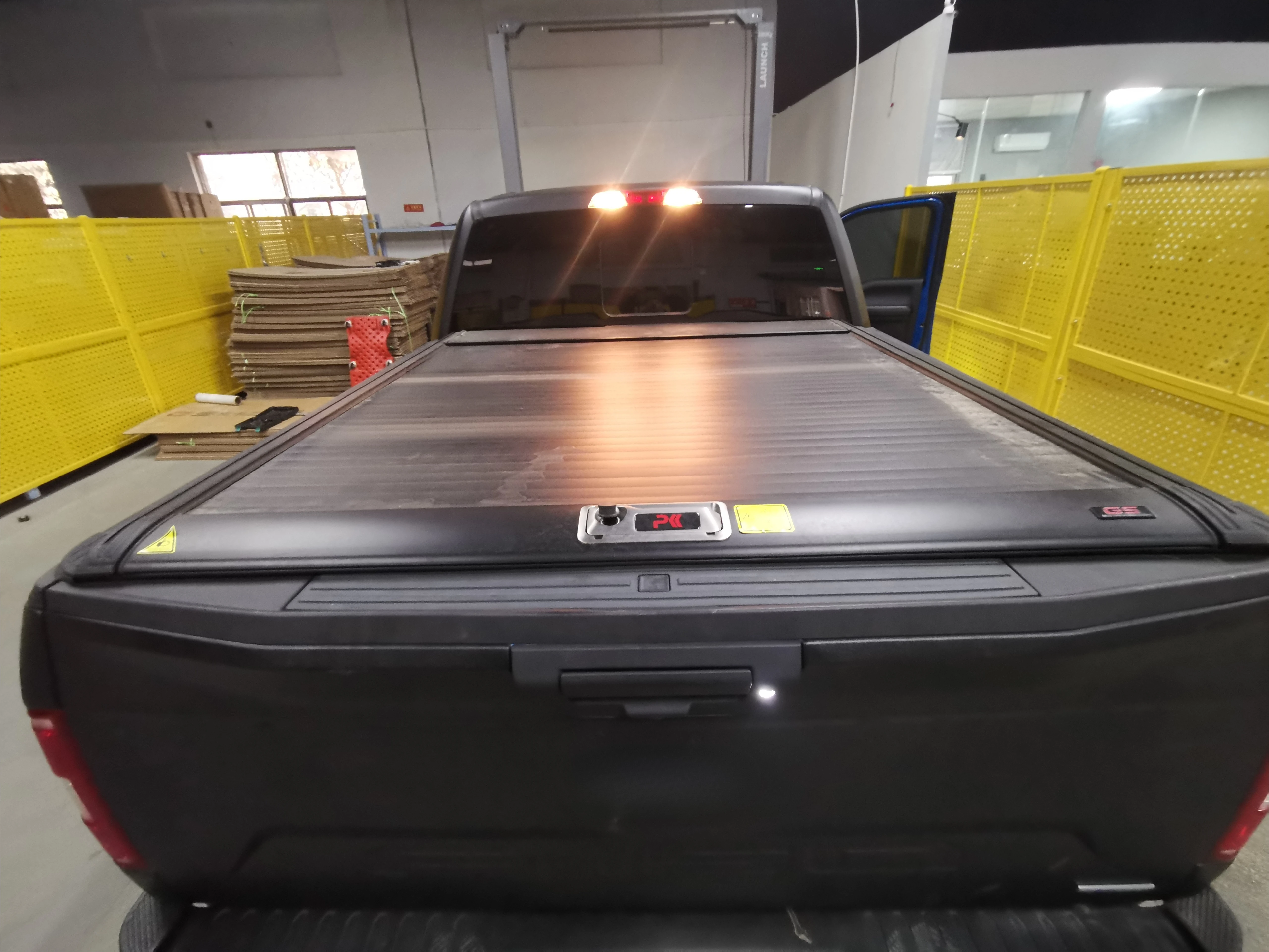 Wholesale Waterproof Hard Aluminum Retractable Pickup Truck Tonneau Bed Cover Manual Roller Lid for FORD 5'6'' 2004-2022 F150