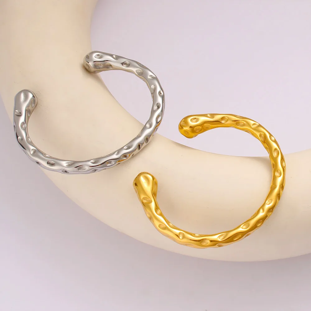 الأوروبية والأمريكية 2025 موضة جديدة بسيطة الراقية سوار مفتوح مطروق