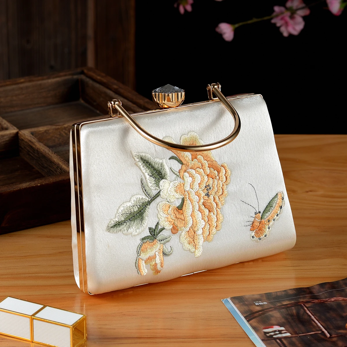 Cavesha New style bag Chinese style embroidery women's bag Retro gift bag Hand-held crossbody bag with antique dinner bag