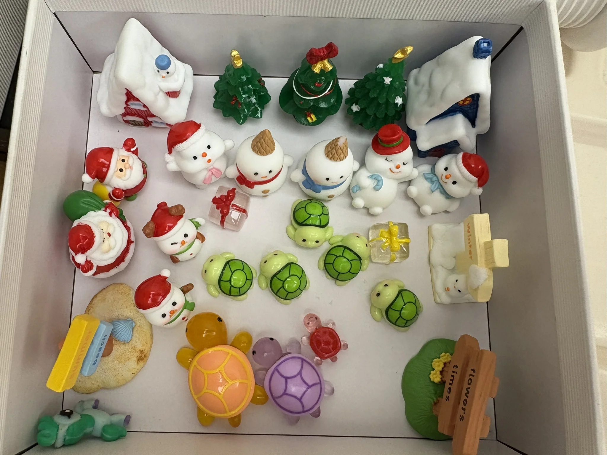 Christmas New Gift Box Christmas Micro Landscape Snow Crystal Ball Accessories Christmas Pig Egg Tube Snowman Resin Ornament