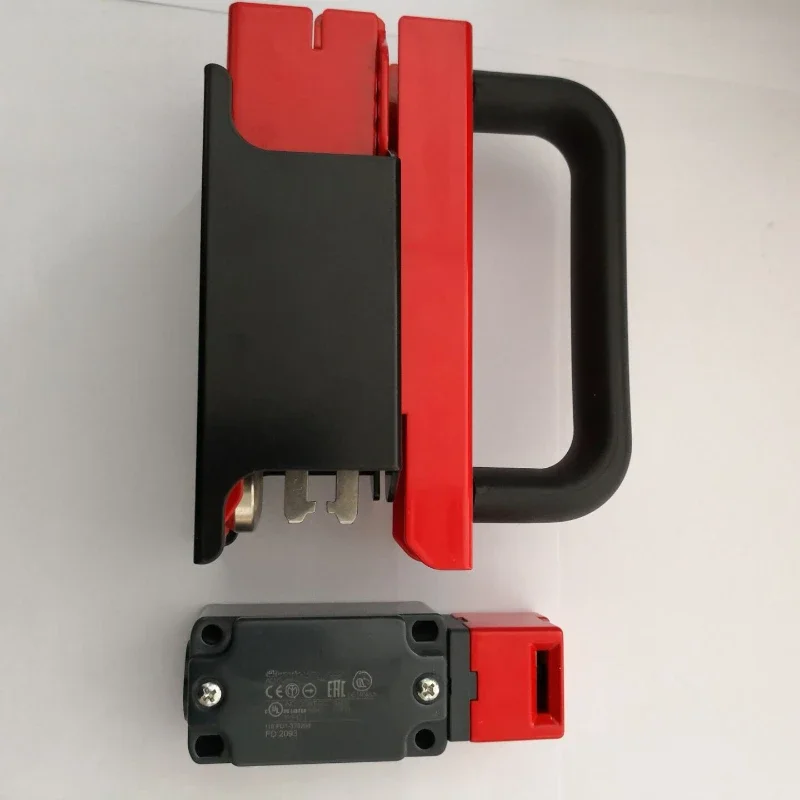 Safety door switch FD 2093 can be matched with safety handle VF-S13AP-301