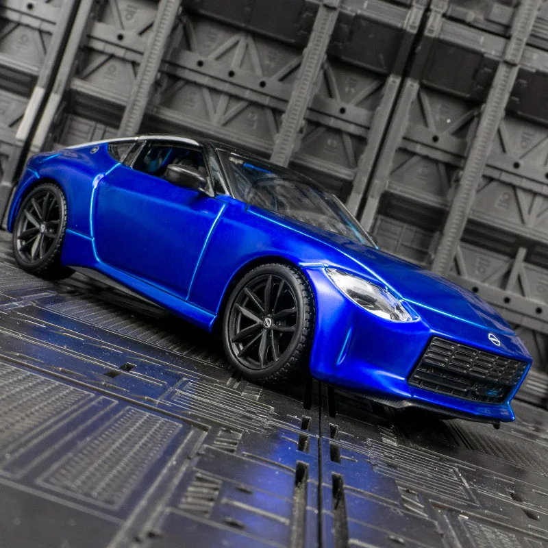 

Maisto 1:24 2023 Z Alloy Sports Car Model Diecasts Metal Track Racing Car Vehicles Model Simulation Collection Childrens Gifts