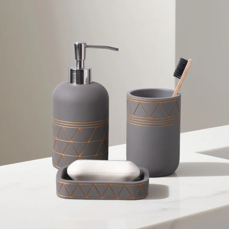 

Creative Gold Striped Ceramic Lotion Bottle Rinse Cup Bathroom Accessories Hotel Rinse Cup Shampoo Dispenser Bottle Home Decor