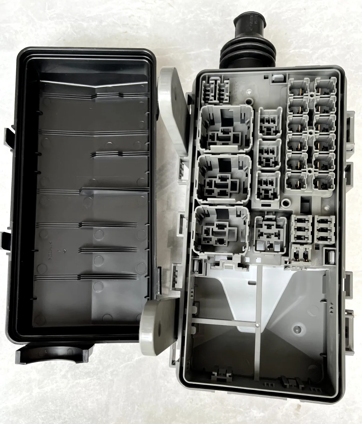FIT FOR ISUZU GIGA 6WG1 VC66 TRUCK FUSE RELAY BOX