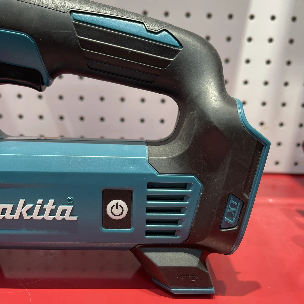 Makita 18V Wireless Car Inflation Pump Tire Inflation DMP180 Body Only