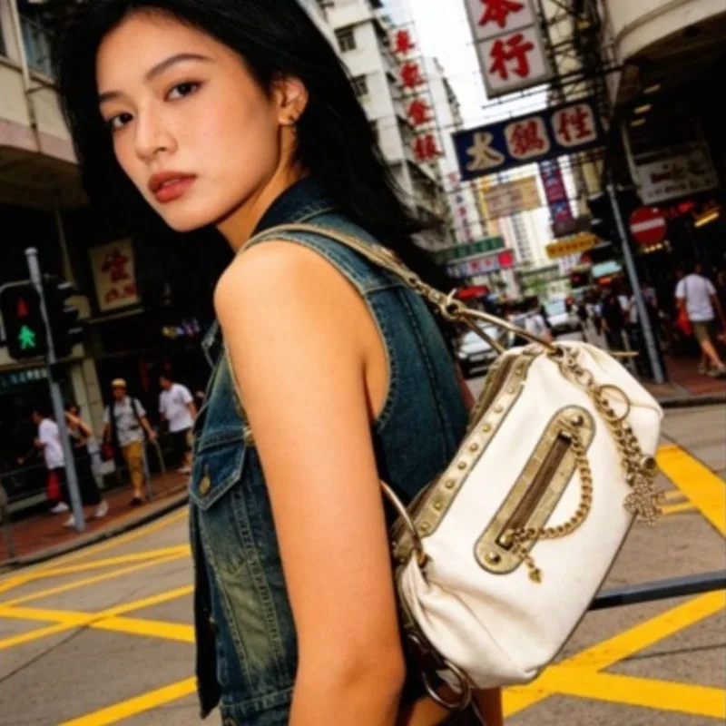 

Ретро-сумка через плечо Y2K, мотоциклетная сумка с заклепками, металлической цепочкой и декоративными элементами, женская джинсовая холщовая сумка на молнии, стильная сумка-багет