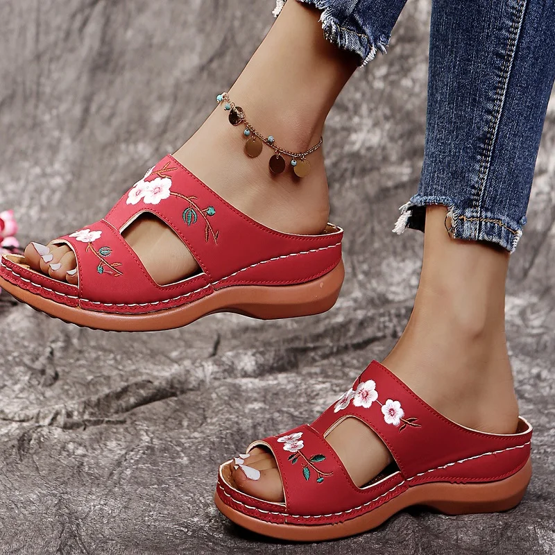 Women Slippers Embroider Flowers Leather Woman Sandals 2024 Outdoor Light Casual Wedges Slippers Slip on Summer Shoes for Women