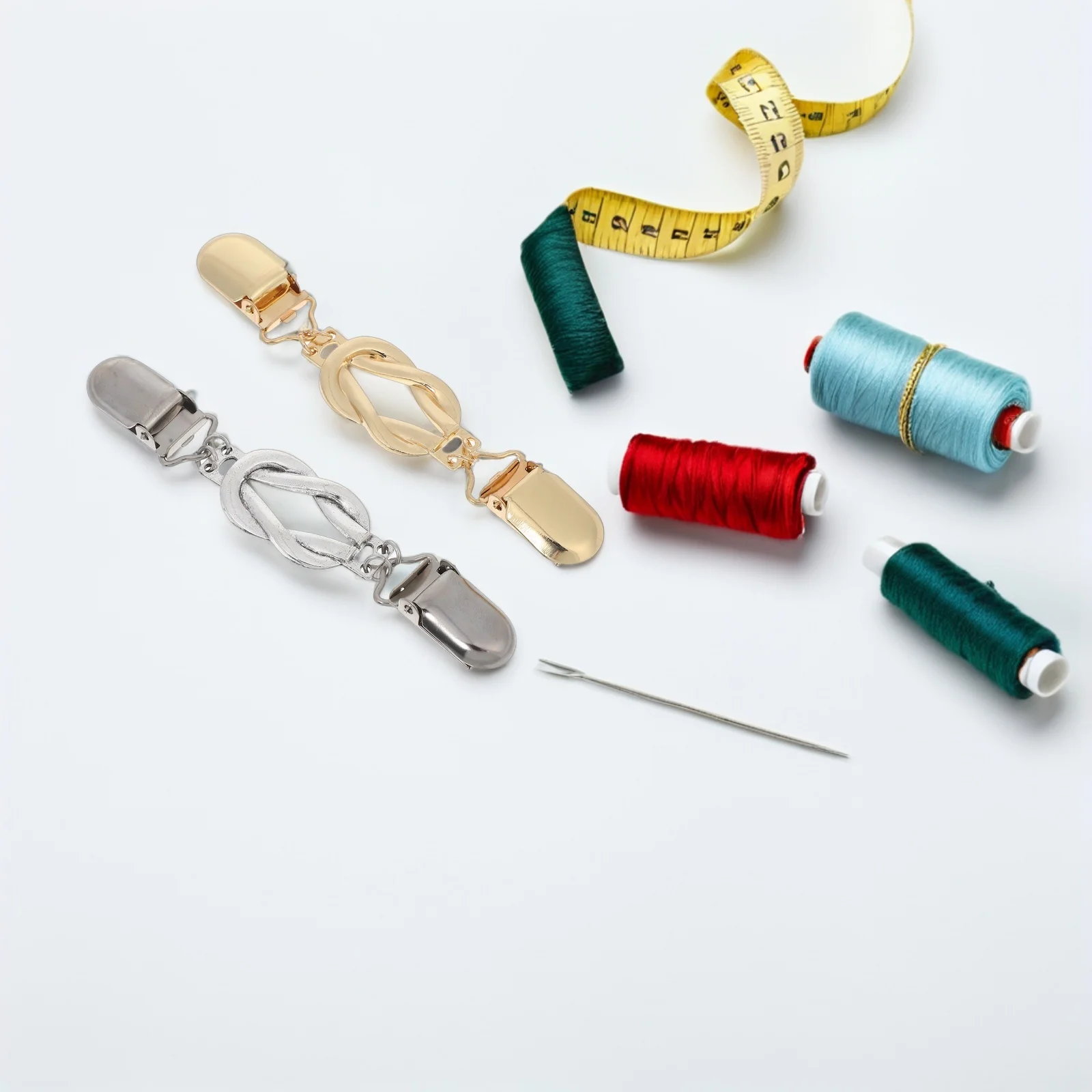 

2Pcs Vintage Sweater Shawl Clips Retro Cardigan Clips for Women Cape Cloak Closure Dress Shirt Collars Scarves