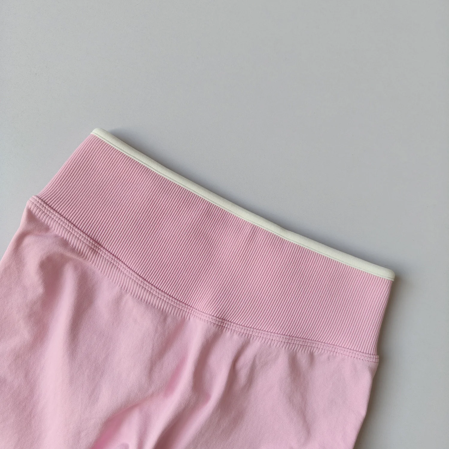 Nahtlose Yoga-Leggings für Damen mit mittlerer Bundhöhe, Push-Up-Effekt, Sport- und Fitnesshose, Laufhose, Hüftlift, hohe Elastizität, Gym-Leggings, Sportleggings – Detail 20