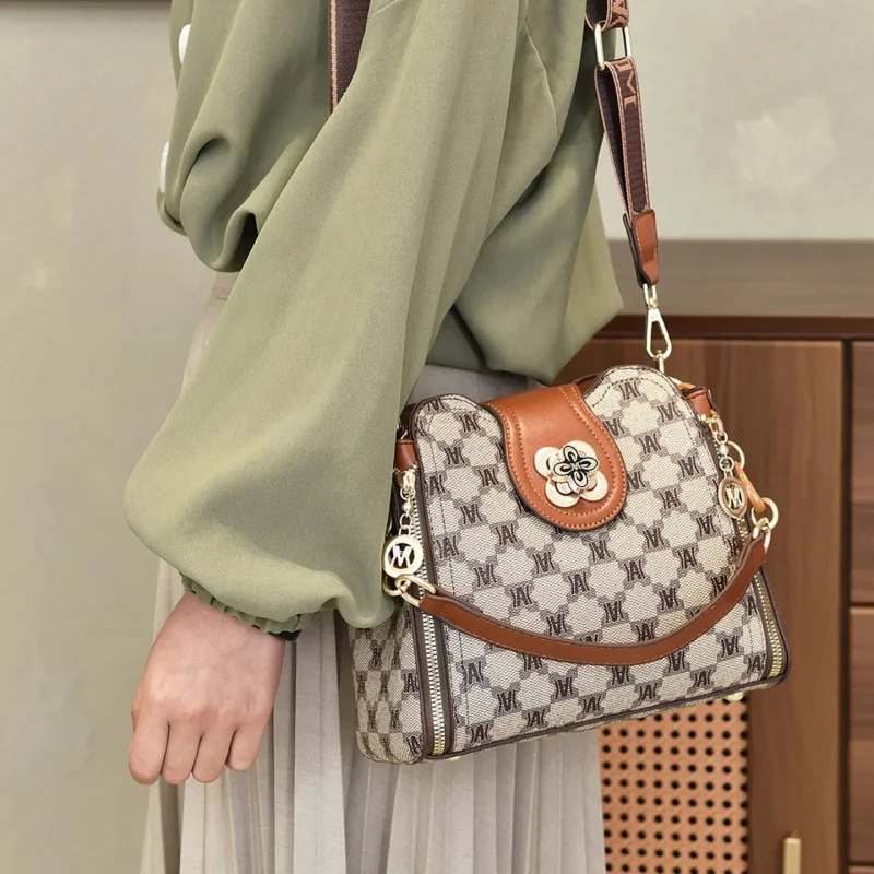 vintage letter printed shoulder bag, fashionable and versatile crossbody bag, suitable for work and daily use view 5