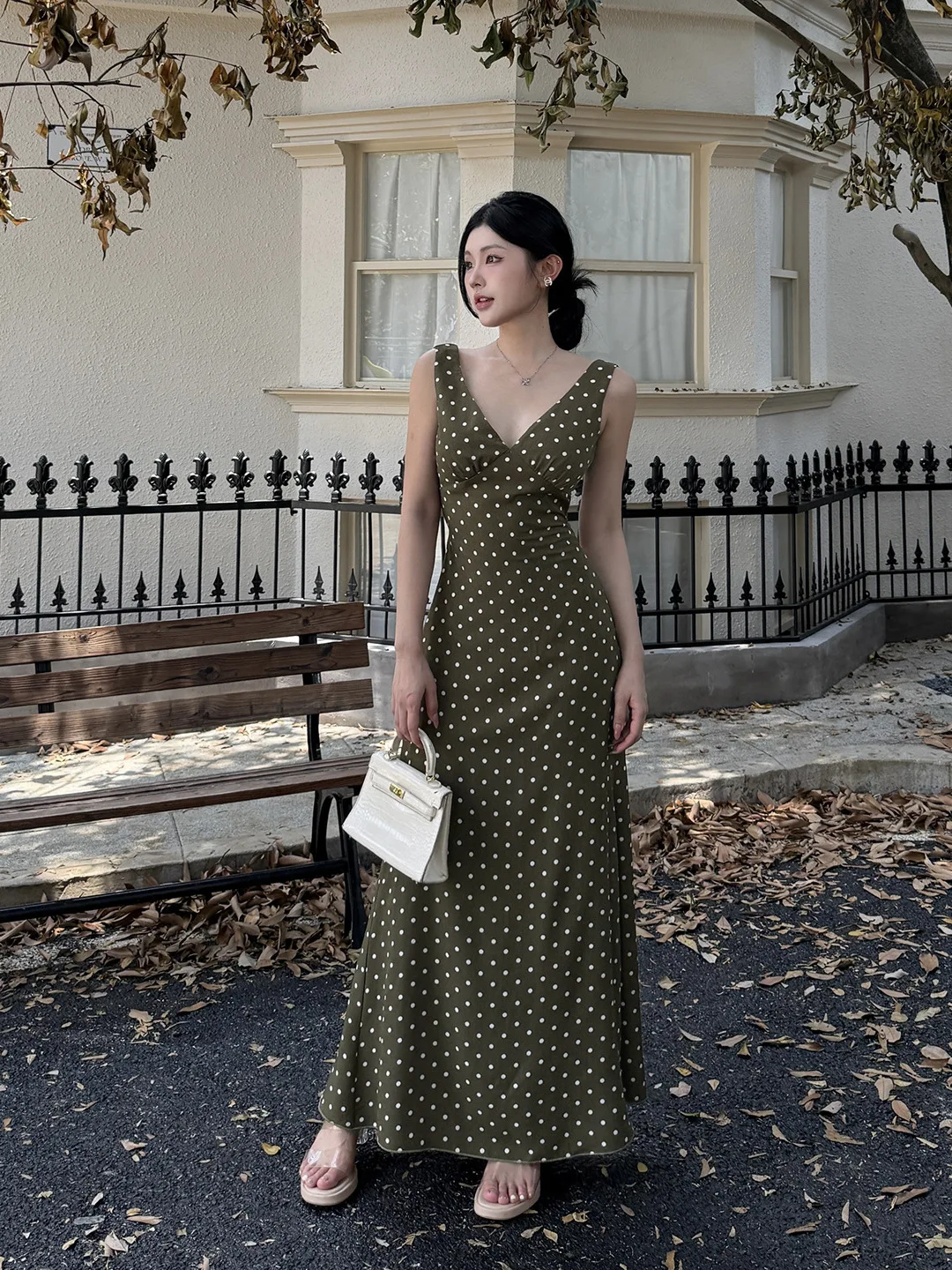 Sukienka midi w kropki w stylu francuskim, zielona, głęboki dekolt w serek, bandażowe detaliki, bez rękawów, czarna szyfonowa sukienka dla kobiet, letnie wakacje, vestidoes
