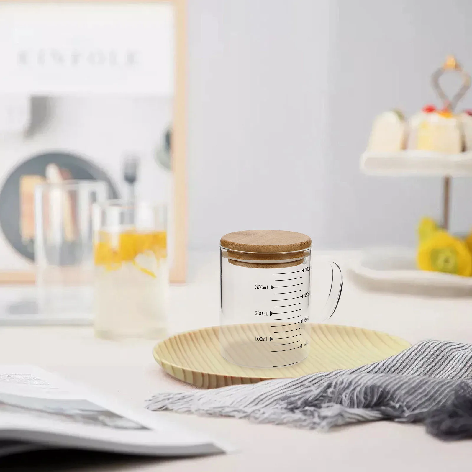 

Glass Measuring Cup Large Capacity Clear Milk Coffee Baking Kitchen Graduated Thickened Heat-Resistant Home Bar Party Use