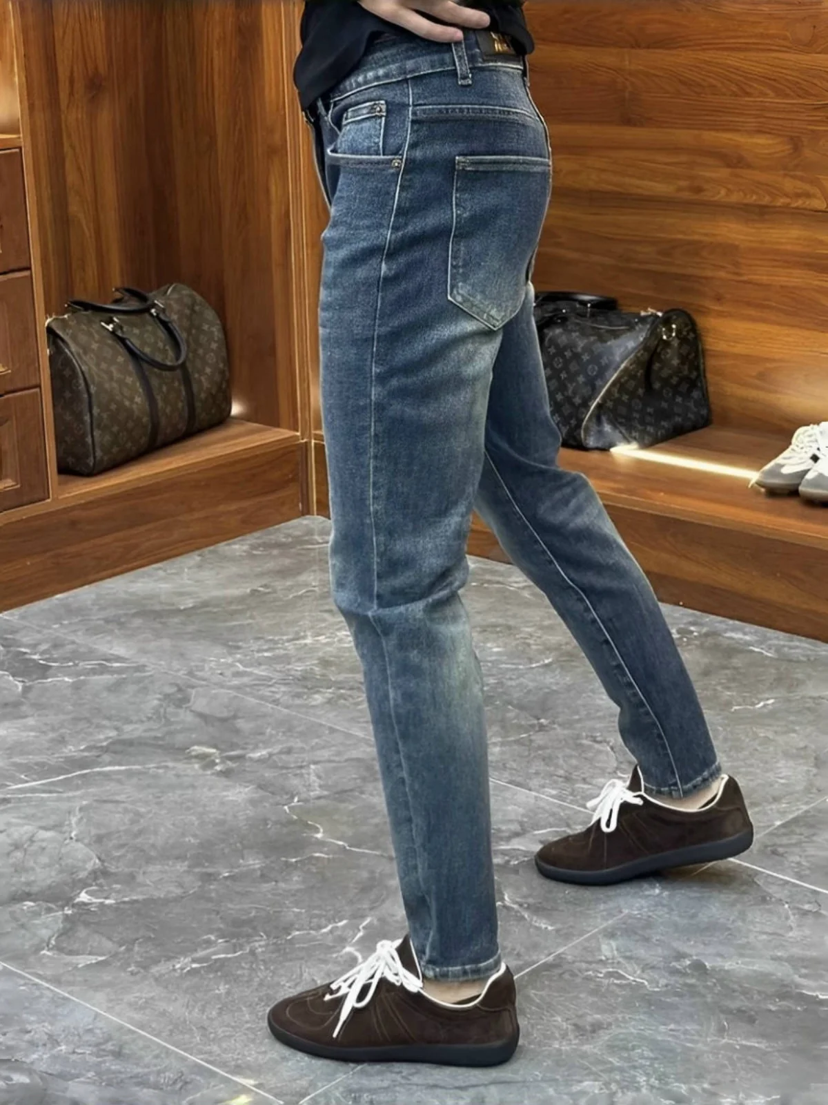 

Мужские джинсы Slim Fit: модные, удобные, однотонные, универсальные, прямого кроя, для весенне-осеннего сезона, молодежные, популярные.