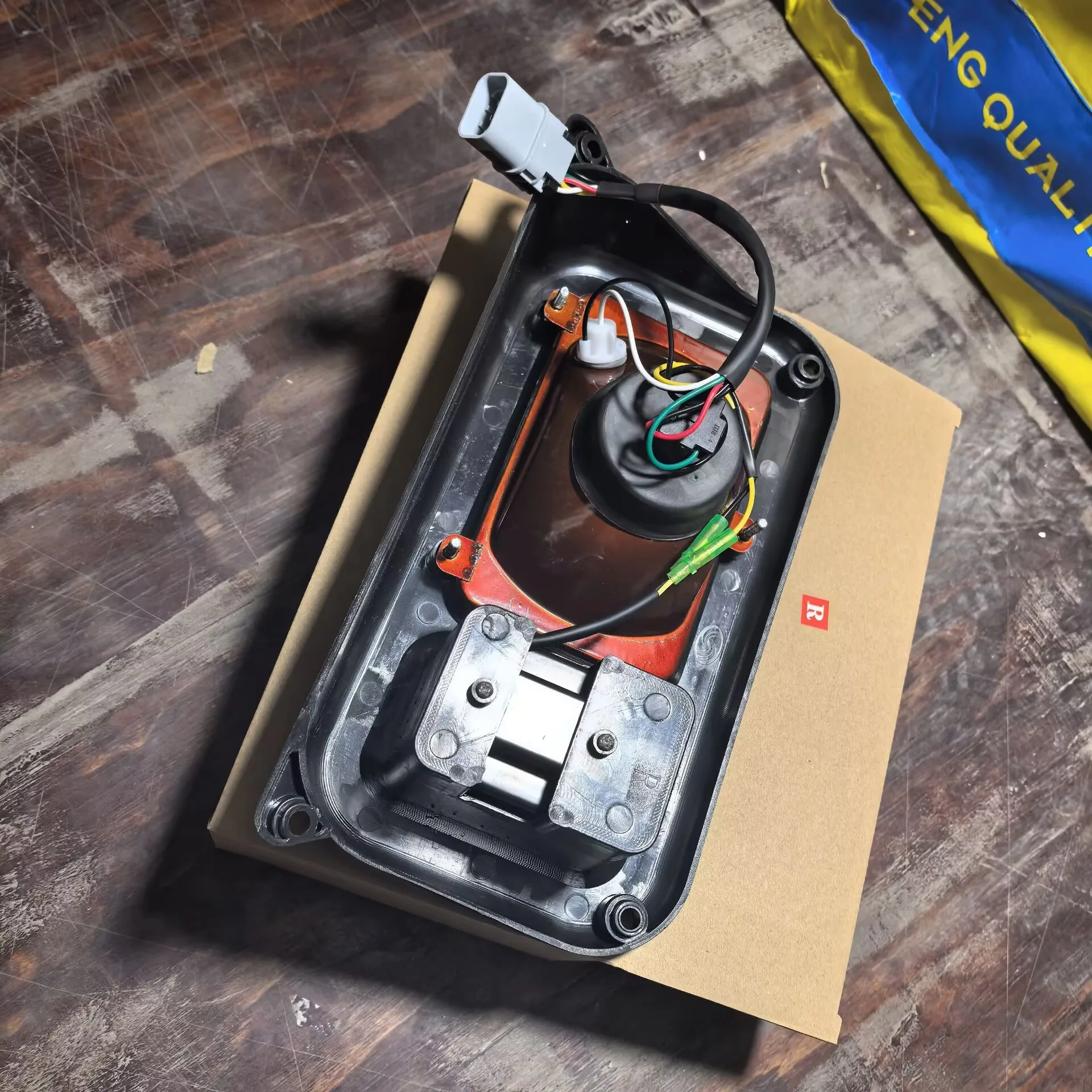 

Новинка, 1 шт. для колесных экскаваторов Doosan Daewoo Dh150w-7 210w-7 300 Dx60-7, левая и правая фара, детали экскаватора, аксессуары A-027