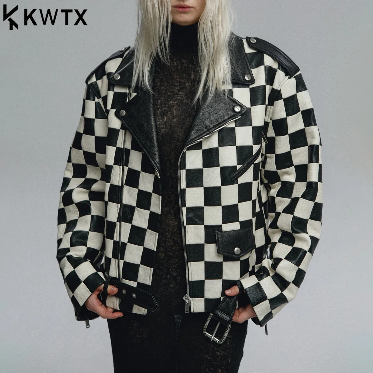 

KWTX New Women’s Biker Short Jacket Black White Checkered Lapel Zipper Office Evening Casual Designer Elegant Fall 2025 Chic