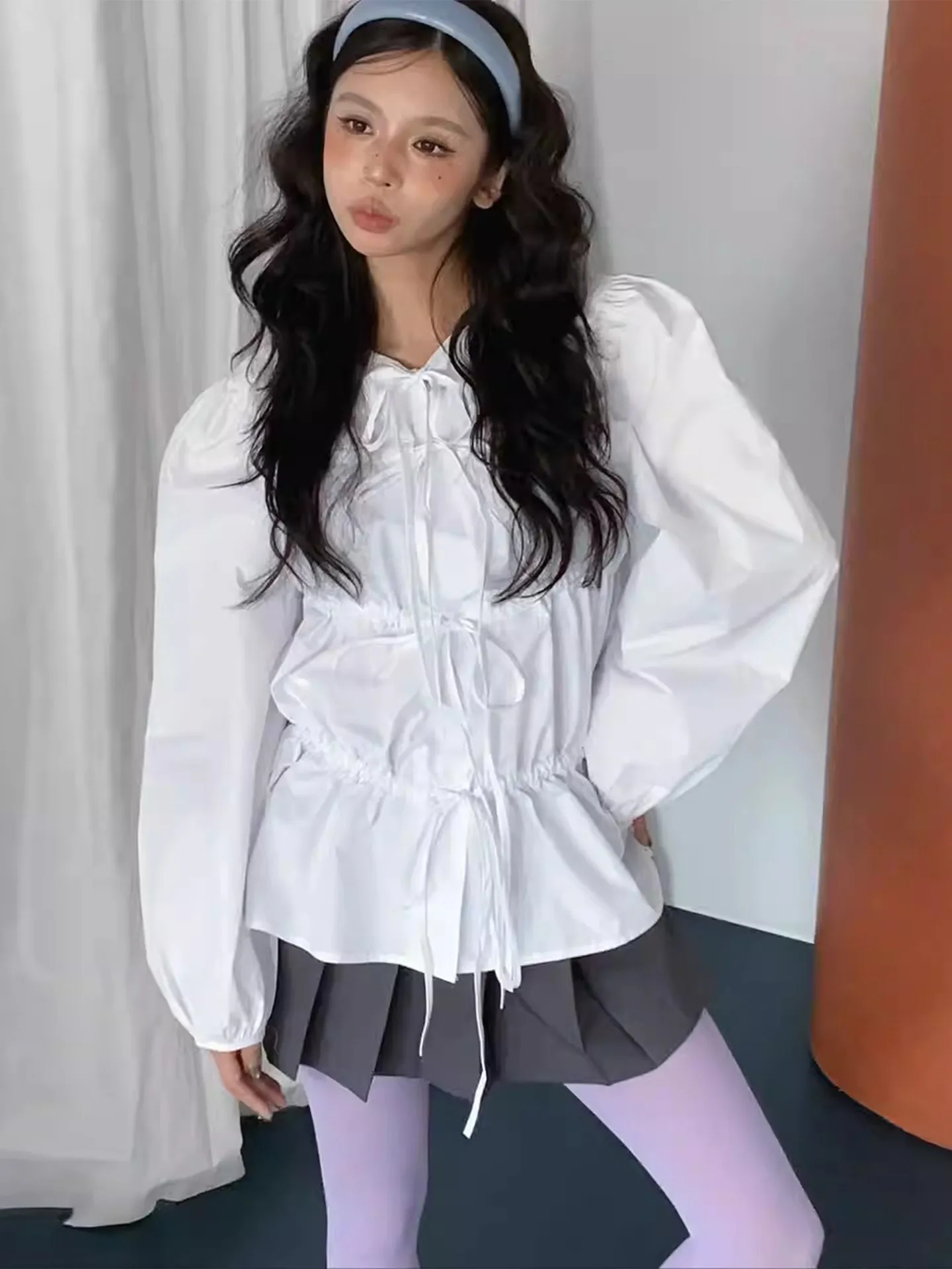 

Gagarich маленькая нишевая дизайнерская плиссированная шикарная рубашка с галстуком и бантом, женская ранняя весна, утягивающая талия, универсальный топ с объемными рукавами