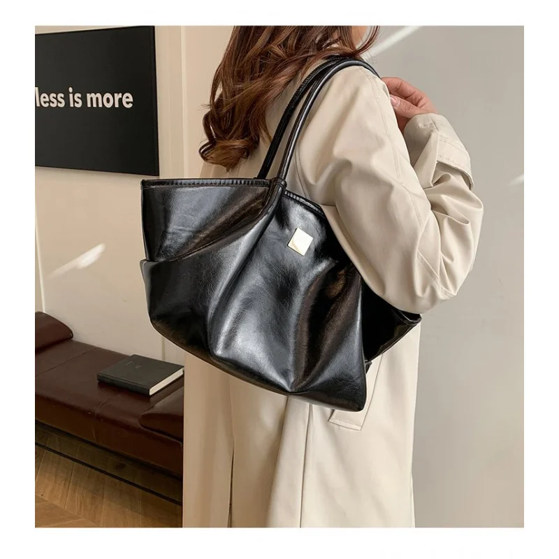 

High-End Women's Crossbody-Bag Crafted From Sheepskin Leather Featuring Elegant Bali High-End Vintage Lightweight Look​