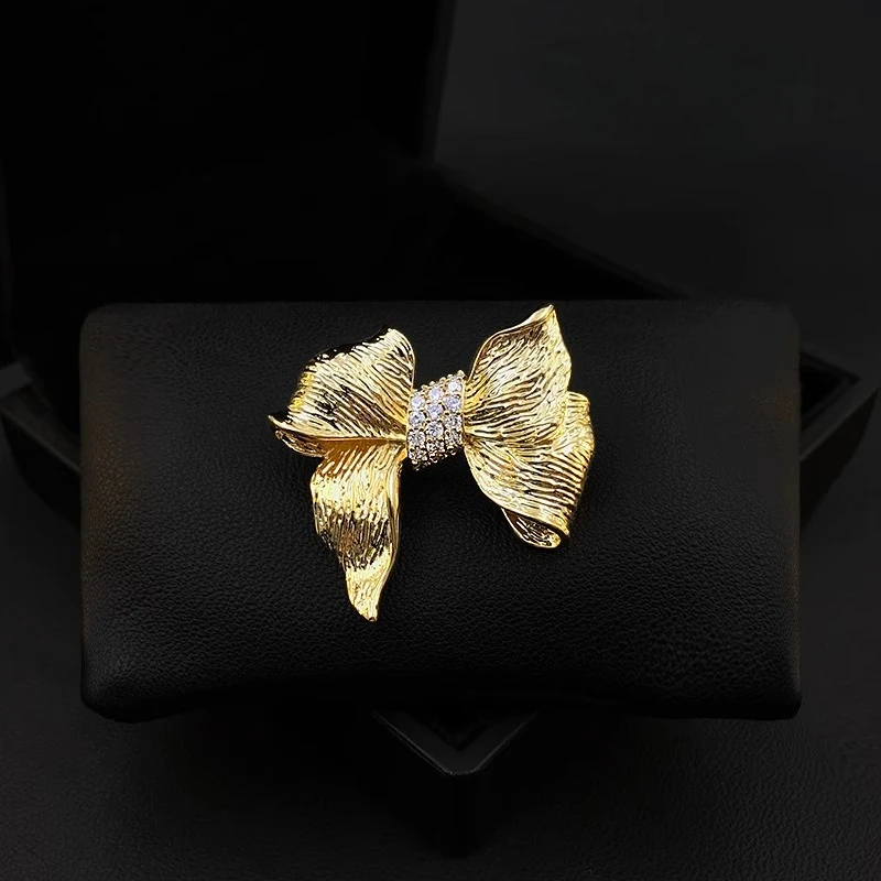 Golden Shining Bowknot Brooch Autumn Winter Wool Coat Accessory for Women Sweater Lapel Pin Fashion Jewelry Wedding Gifts 6012