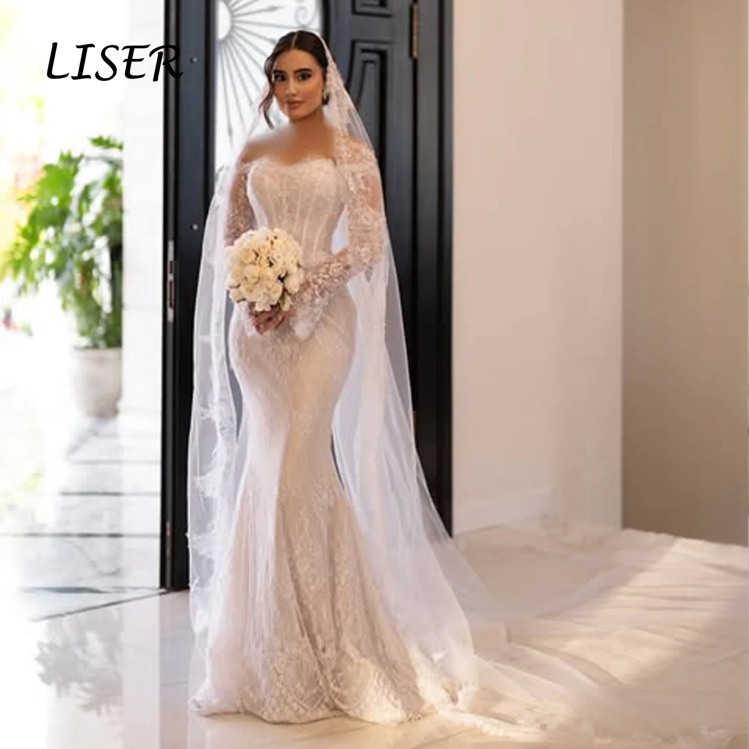 Liser Customize Ivory Sweetheart Long Sheer Lace Corset Mermaid Wedding Dress Slim Fitted Silhouette Long Scalloped Lace Train