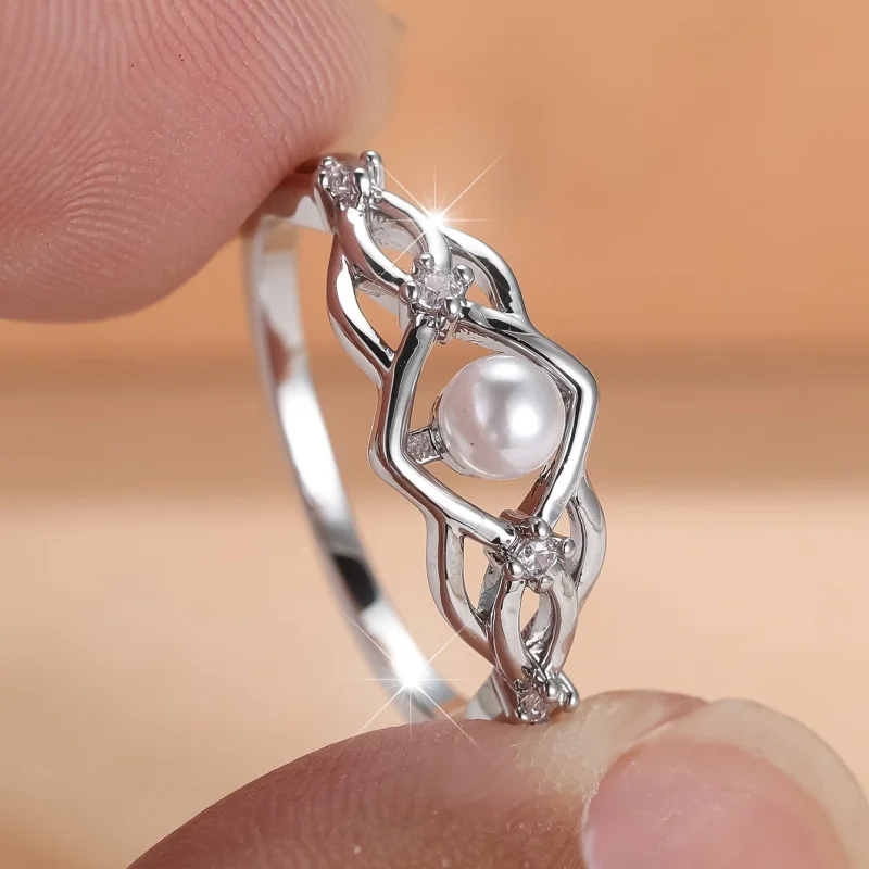 2026 New Interwoven Hollow Diamond Pearl Ring with Micro Inlay, Simple and Delicate, Gentle Commuting Women's Jewelry
