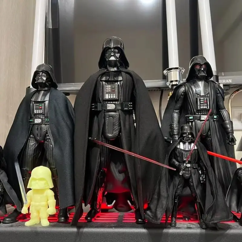 Neue Kollektion 30cm Kriegs-Anime-Charakter Darth Vader Leuchtende Sprechende Figur Desktop-Dekoration Halloween-Festival-Geschenk