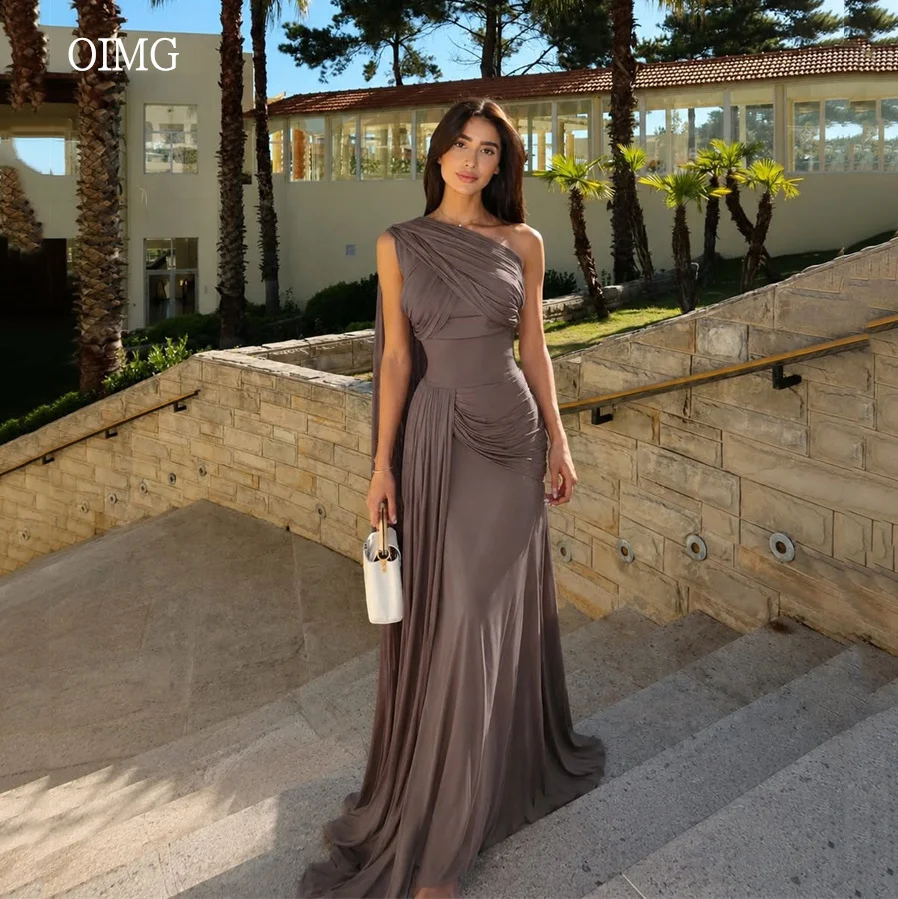 OIMG Taupefarbenes, figurbetontes Meerjungfrau-Abschlussballkleid, One-Shoulder-Plissee-Partykleid, bodenlanges Abendkleid فساتين سهرة, maßgeschneidert