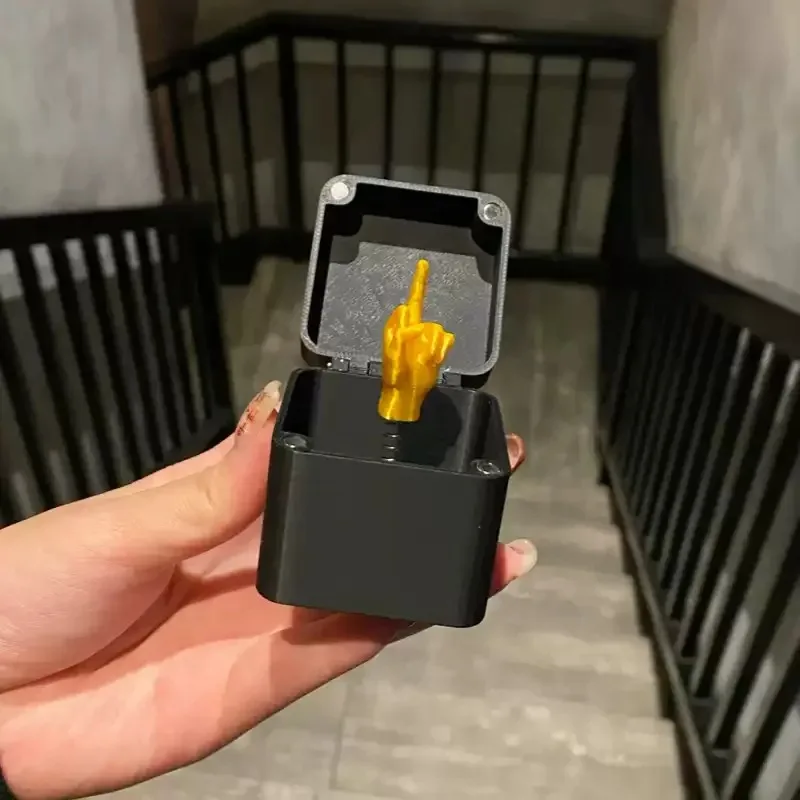 Divertente Dito Medio in Scatola, Decorazione da Scrivania, Regalo Scherzo per Halloween, Natale, Compleanno, Giocattolo Novità per Ufficio e Casa, Regalo Scherzoso