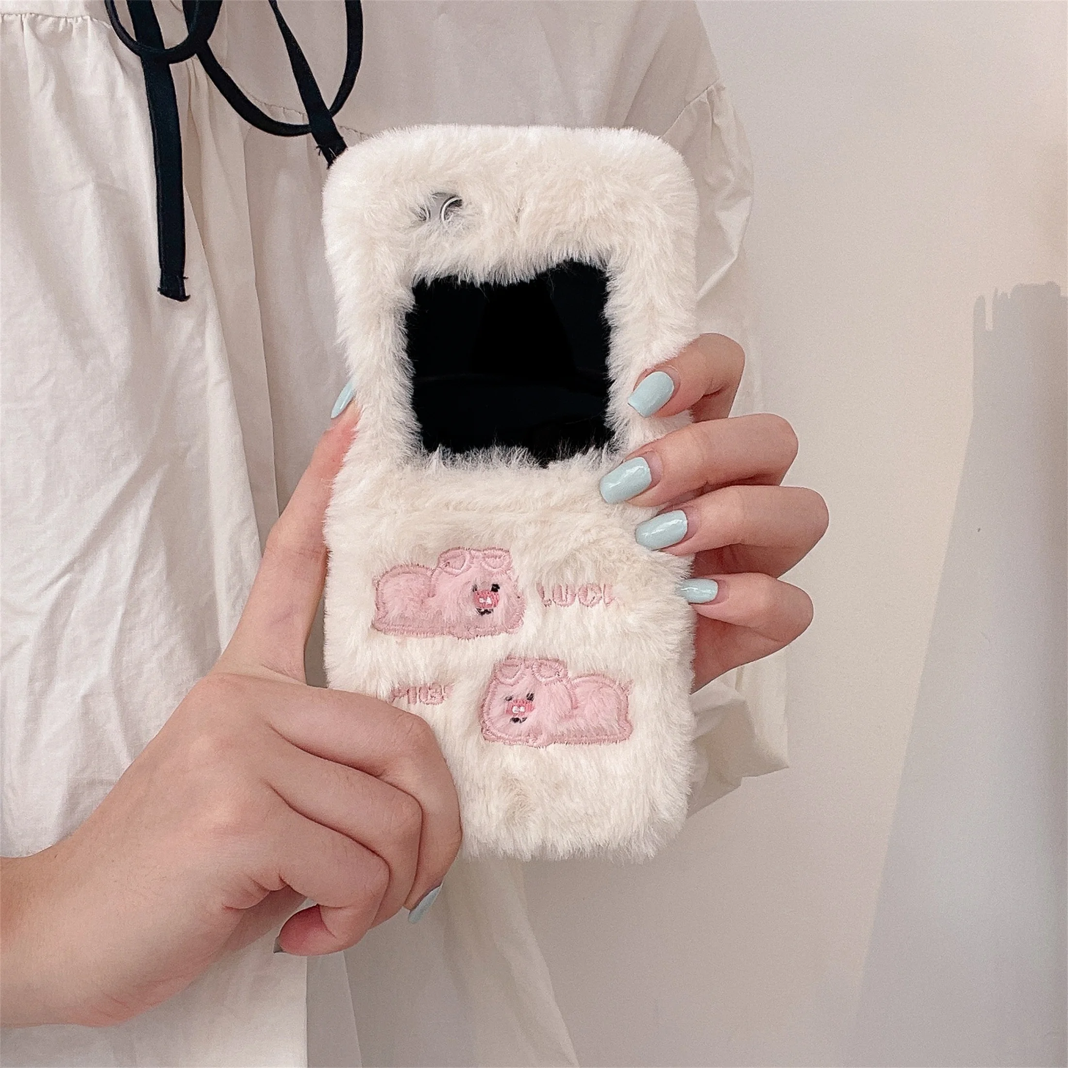 Cute Warm Plush Cartoon Pig Phone Case For Samsung Galaxy Z Flip 5 4 3 Flip5 Flip4 Flip3 zFlip5 zFlip4 Fluffy Furry Soft Cover