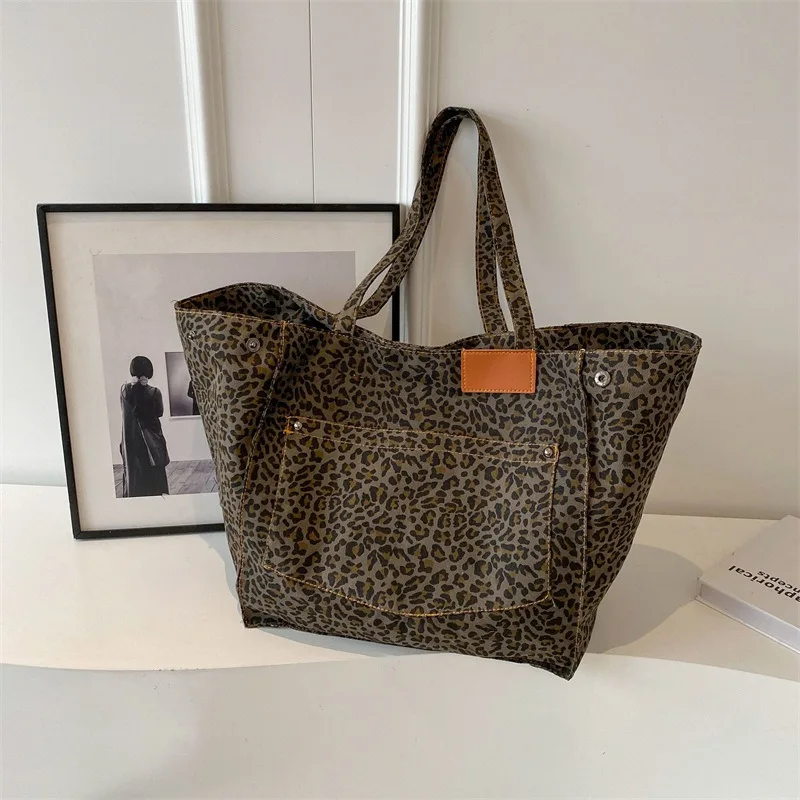 Oversized Luipaardprints Schoudertassen voor Vrouwen Vervormbaar Canvas Grote Capaciteit Boodschappentassen 2024 Winter Nieuwe Luxe Handtassen