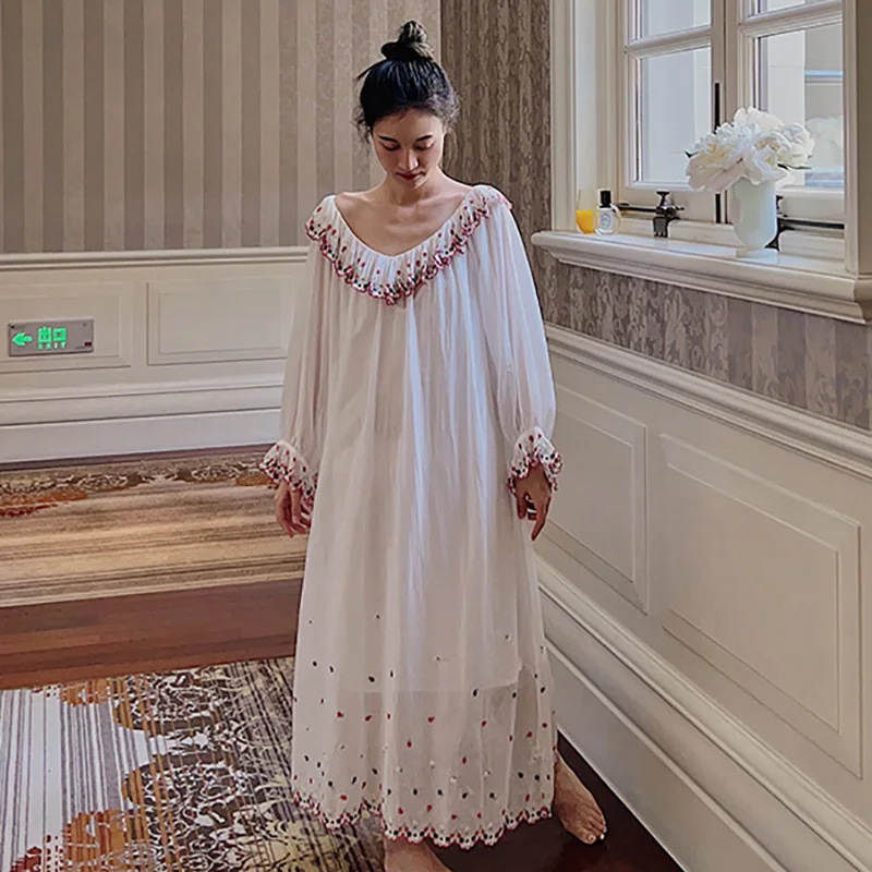 

French Girl Sweet and Lovely Embroidered Flower Long Sleeved Cotton Skirt Sleepwear for Women in Spring Autumn and Winter