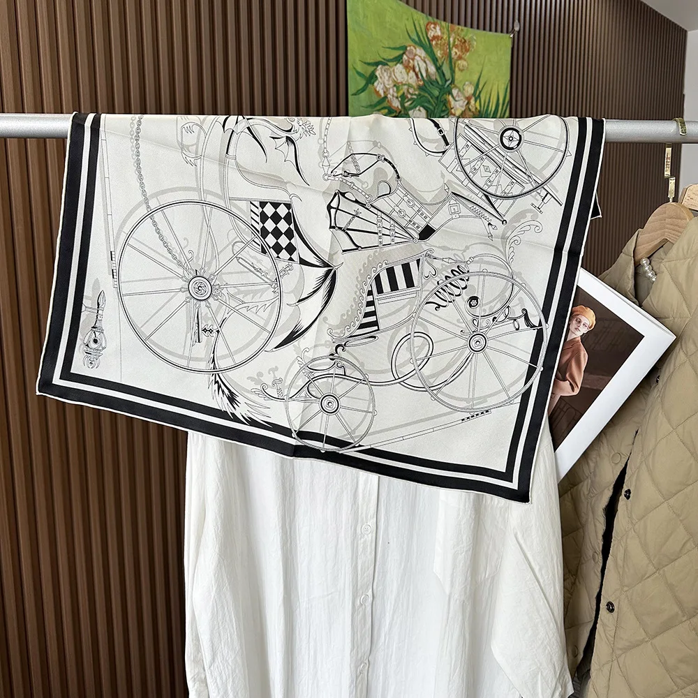 

Luxury Designer Twill Scarf 65CM Women Square Silk Bandanas Hand Rollerd Edges Shawls Head Bag Accessories Lover Gift