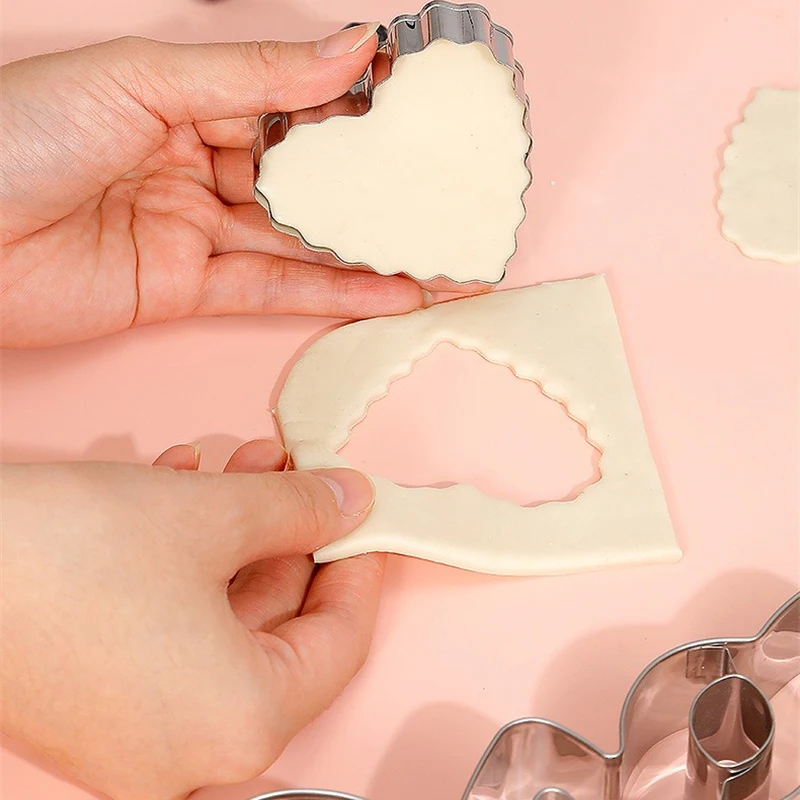 Stainless Steel Love Cookie Cutter Set Heart Shaped Fondant Bread Biscuit Molds for Valentines Day Gifts Cake Decor Baking Tools