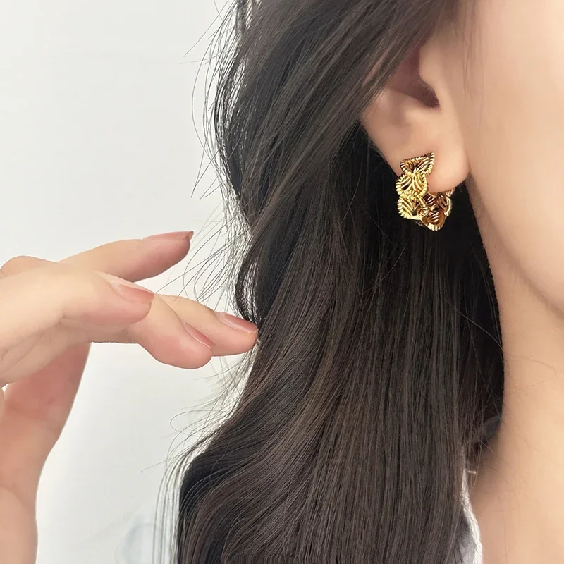 

Tibetan Silver 18K Gold Plated Hollow Heart Hoop Earrings for Women Vintage Fashion Jewelry Light Luxury Accessories