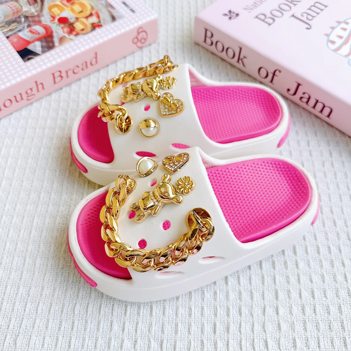 New Popular Cartoon Golden Bear Versatile Girls' Eva Slippers Fashionable Dual-Color Soft-Soled Non-Slip Sandals 831