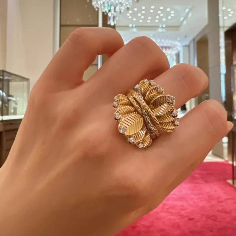 

Cameo 925 Silver Gold Plated Ring High Carbon Diamond Double Row Coffee Bean Queen Same Style High Order Jewelry Cocktail Rings