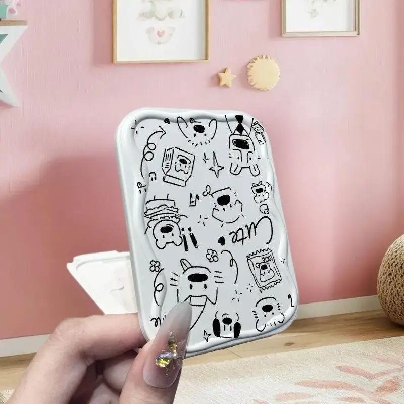 シックな子犬の手鏡と櫛のセット。休日や誕生日に最適な美容アクセサリーギフト。